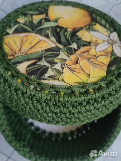 Корзинка из шнура с деревянной крышкой и дном