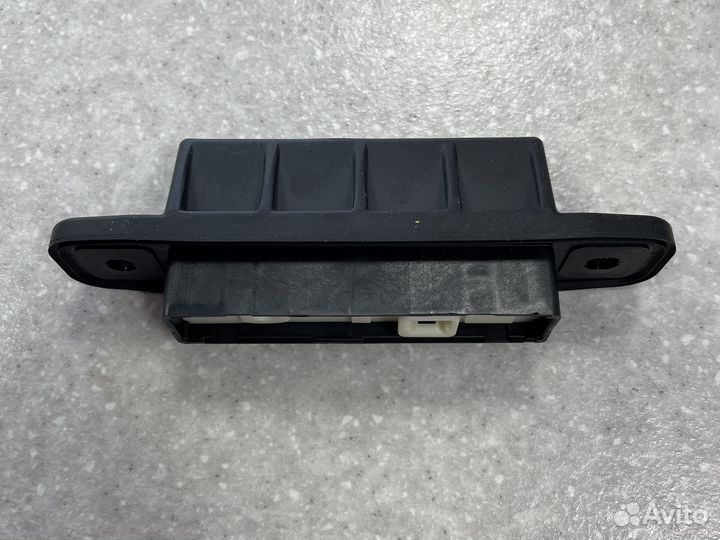 Кнопка багажника Toyota LC200
