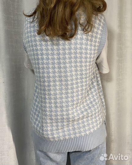 Вязанная жилетка