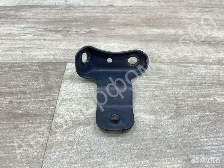 Кронштейн правой подушки двигателя Octavia Passat