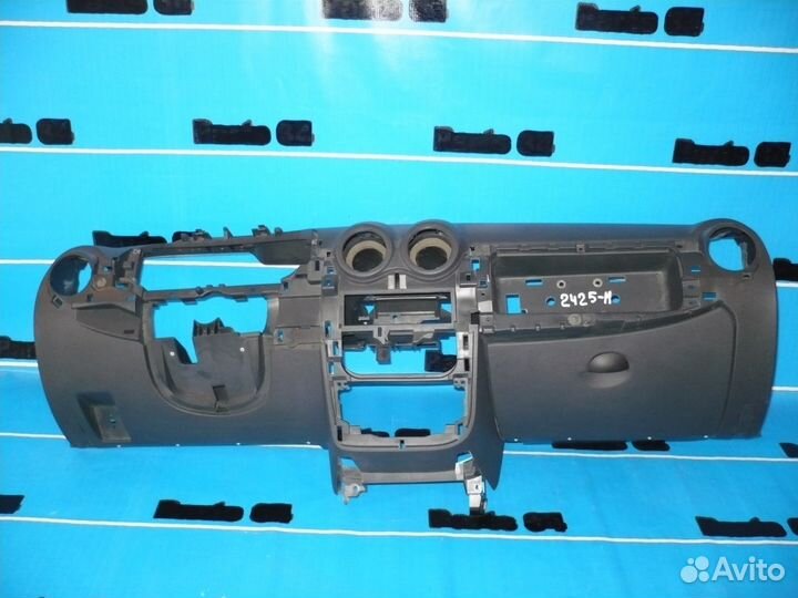 Renault Sandero Панель приборов б/у. оригинал