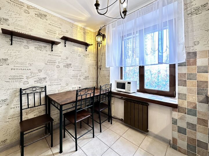 2-к. квартира, 52 м², 1/9 эт.