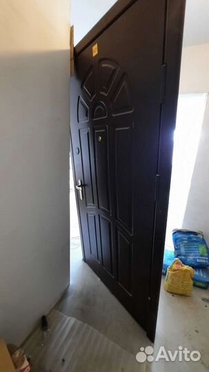 Дверь входная металлическая правая бу