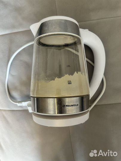 Продаю белый чайник Maunfeld