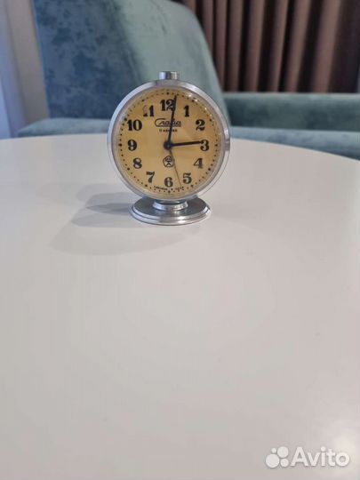 Слава часы и будильник 11 камней. ссср. Оригинал