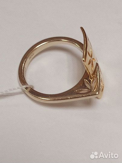 Кольцо с бриллиантом