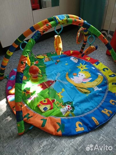Развивающий коврик с дугами