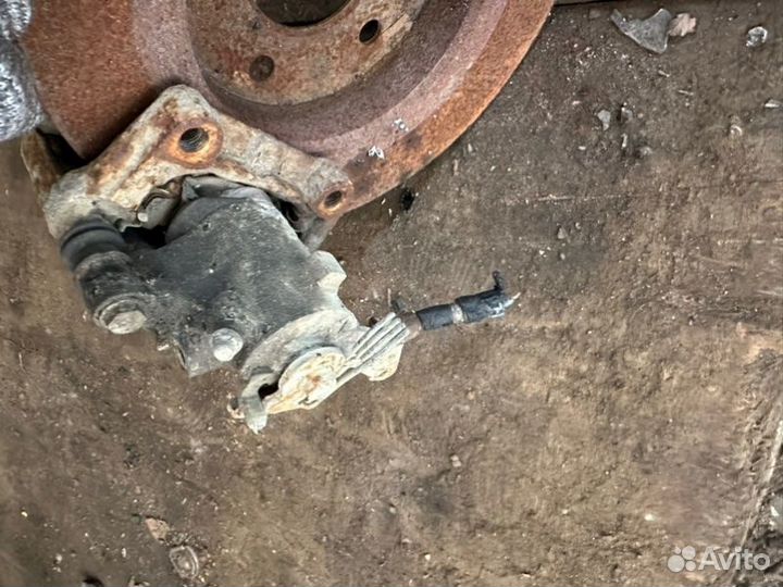 Суппорт задний левый Opel Zafira B Z18XER