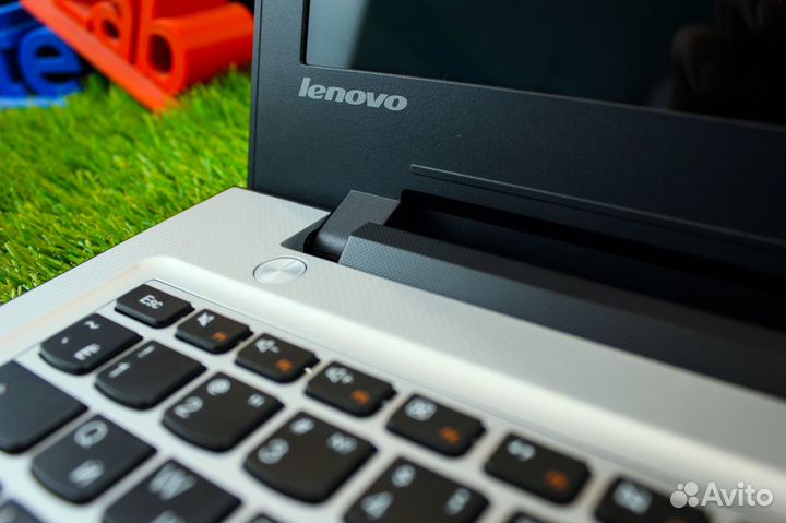 Ноутбук Lenovo i3, Video 2Gb, 4Gb - новый