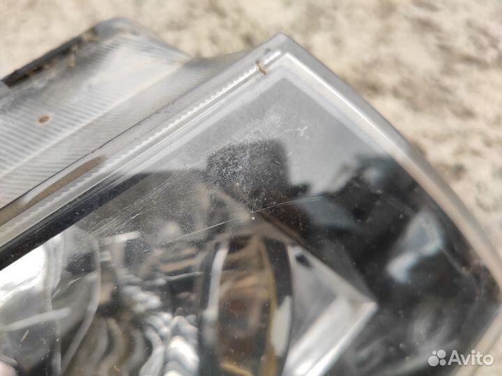 Фара правая черная на Chevrolet Cruze