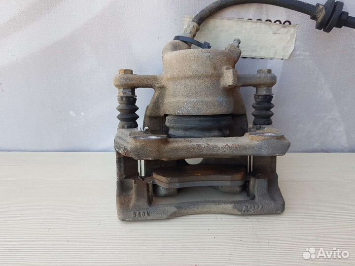 Суппорт передний правый Renault Duster 1