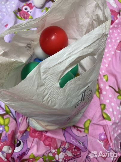 Пакет с детскими вещами и игрушками