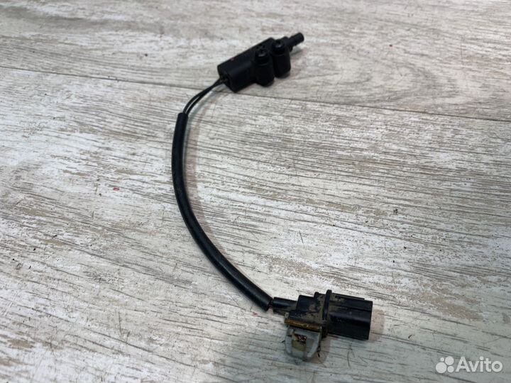 Выключатель концевой капота Hyundai Solaris 2