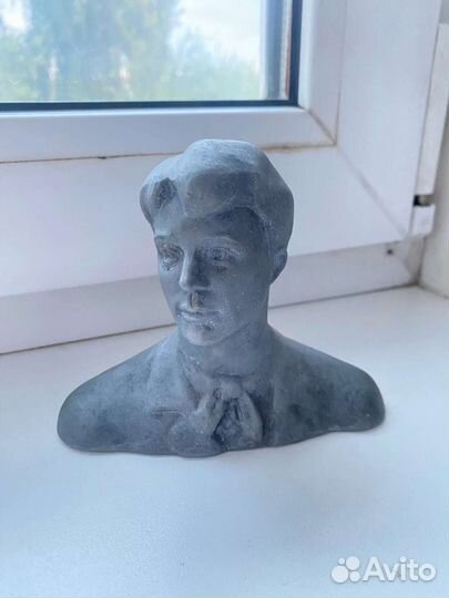 Бюст есенина