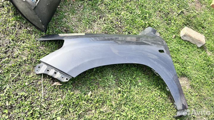 Переднее крыло Land cruiser 200 2008 г