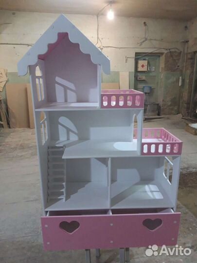 Домики для кукол, так же и парковки для мальчиков