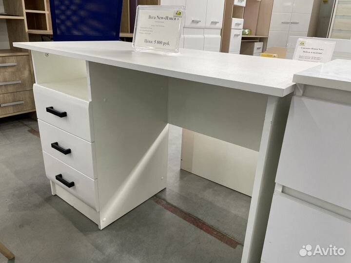 Письменный стол