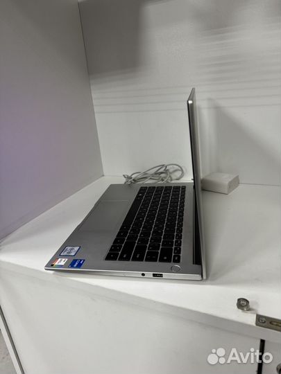 Ультрабук Huawei, Core i5-11Gen, в идеале