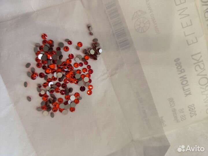 Стразы Swarovski цвета разные