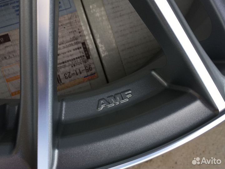 Новы Weds Leonis Navia Япония