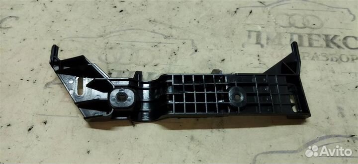 Кронштейн (сопут. товар) Audi Q7 2005