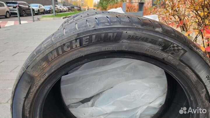 Michelin Pilot Sport 4 255/45 R19 104Y