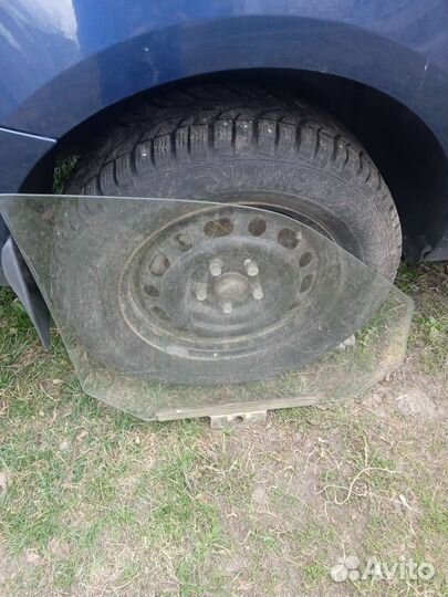 Боковое стекло на ваз 2211