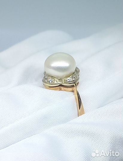 Золотое кольцо с жемчугом и фианитами 585 р.17