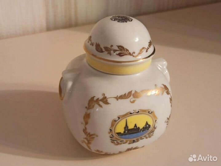 Чайница фарфоровая