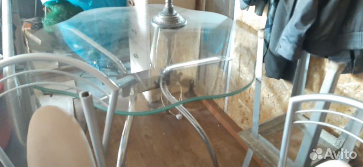 Стол и 4 стула