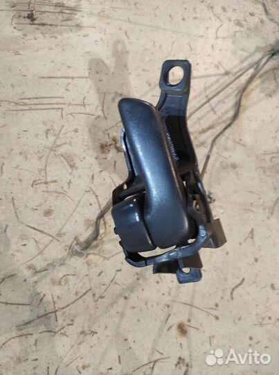 Ручка внутренняя передняя левая Toyota Vista CV40