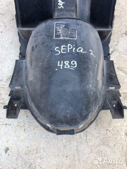 Подрулевой пластик Suzuki Sepia 2