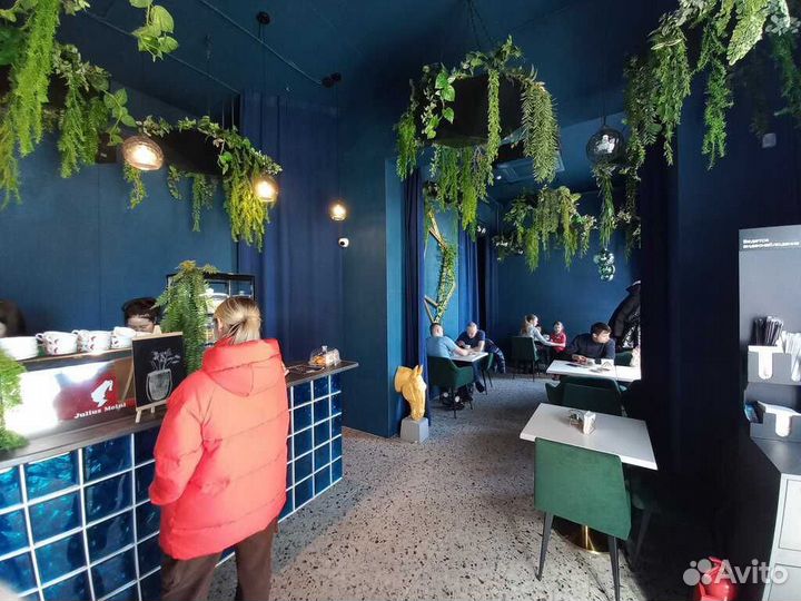 Официантка