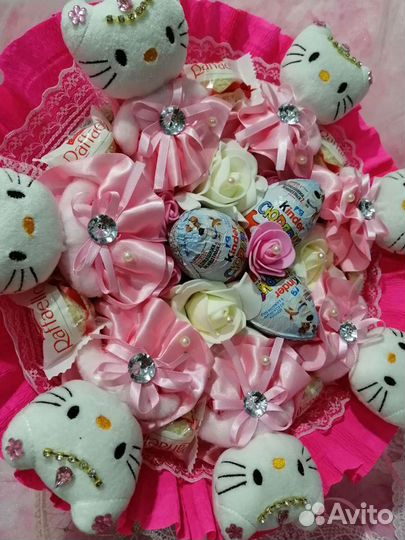 Букеты из мягких игрушек и конфет