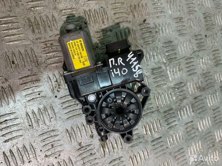 Моторчик стеклоподъемника передний правый Hyundai