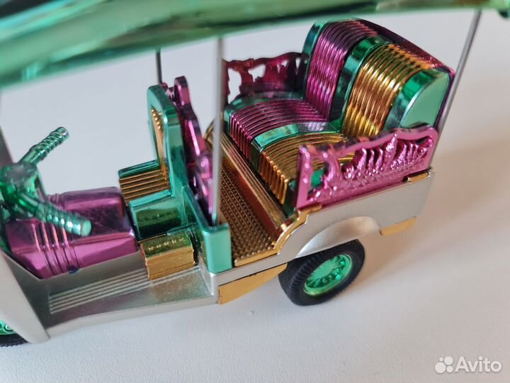 Модель автомобиля, тук-тук, такси