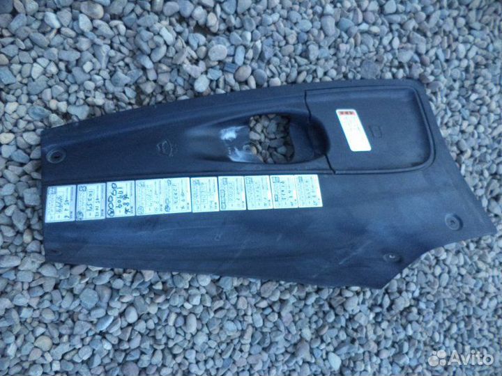 Накладка моторного отсека правая Porsche Cayenne