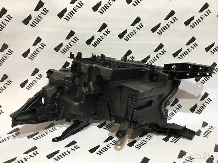 Правый корпус фары Toyota Land Cruiser Prado 150