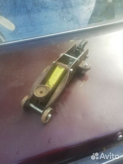 Домкрат подкатной 3 тонны