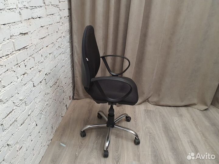 Компьютерное кресло офисное на колесах бу
