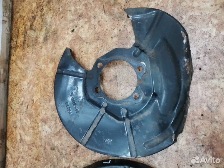 Пыльник тормозного диска задний Mazda 3 хетчбэк BM