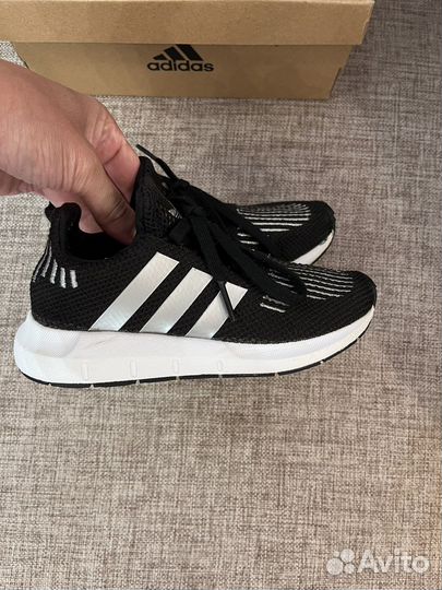 Кроссовки adidas