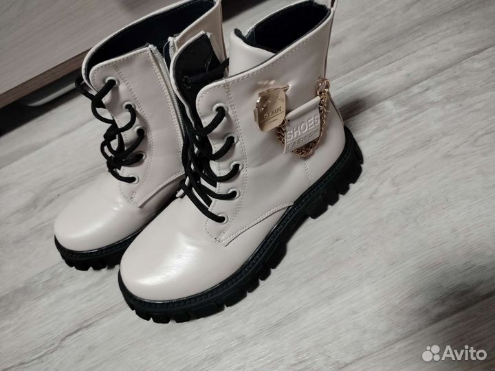 Ботинки осенние для девочки 35-36 размер