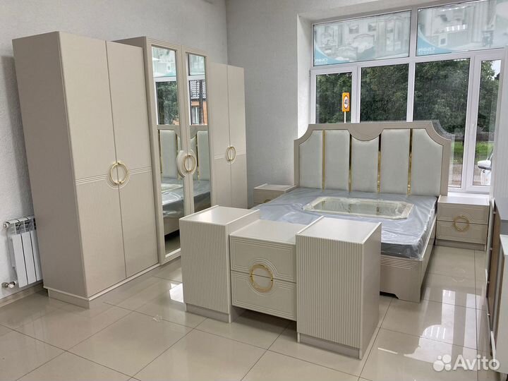 Спальный гарнитур