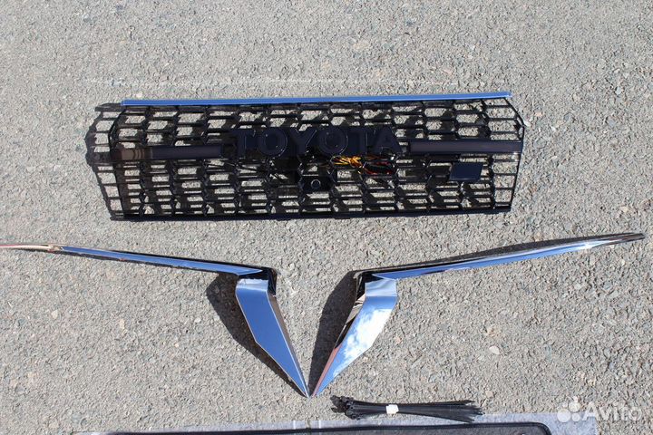 Prado 150 2017+ Решетка радиатора стиль 300 F5EN3