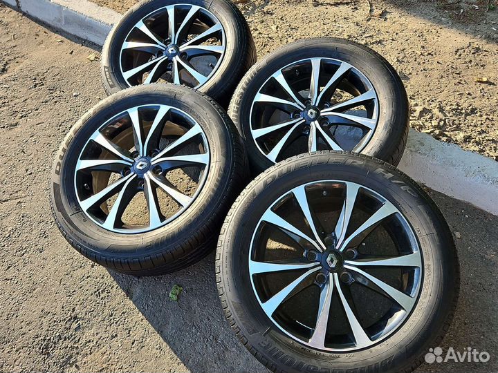 Оригинальные диски с шинами на Рено Аркана R17