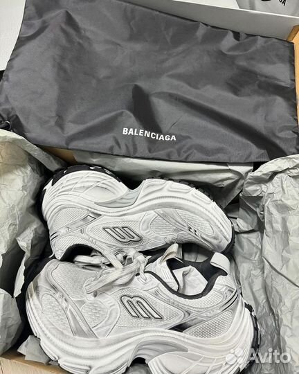 Balenciaga 10 xl