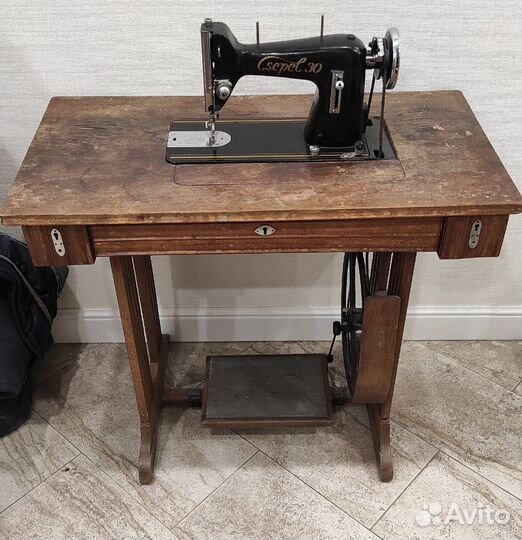 Продаю швейную машинку