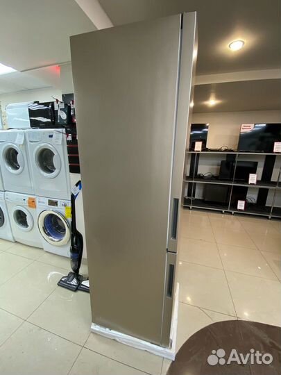 Холодильник Haier C2F637CGG Новый