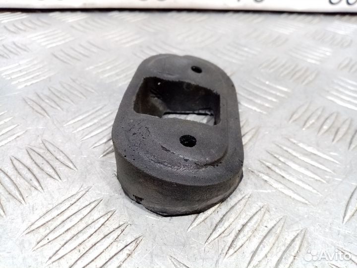 Б/У Уплотнитель ограничителя двери передней#001